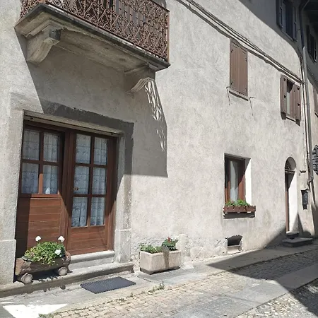 Lo Scorcio Sulla Piazza